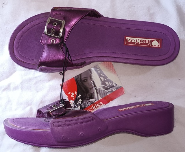 NEW Women's 9 FirstKiss Purple Sandals with Adjustable Buckle
