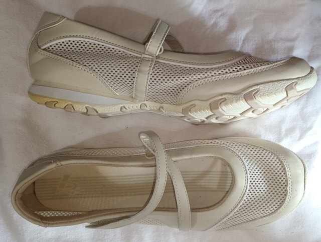 Women's 10 Beige Mesh Velcro Mary Janes Sneaker Shoes
