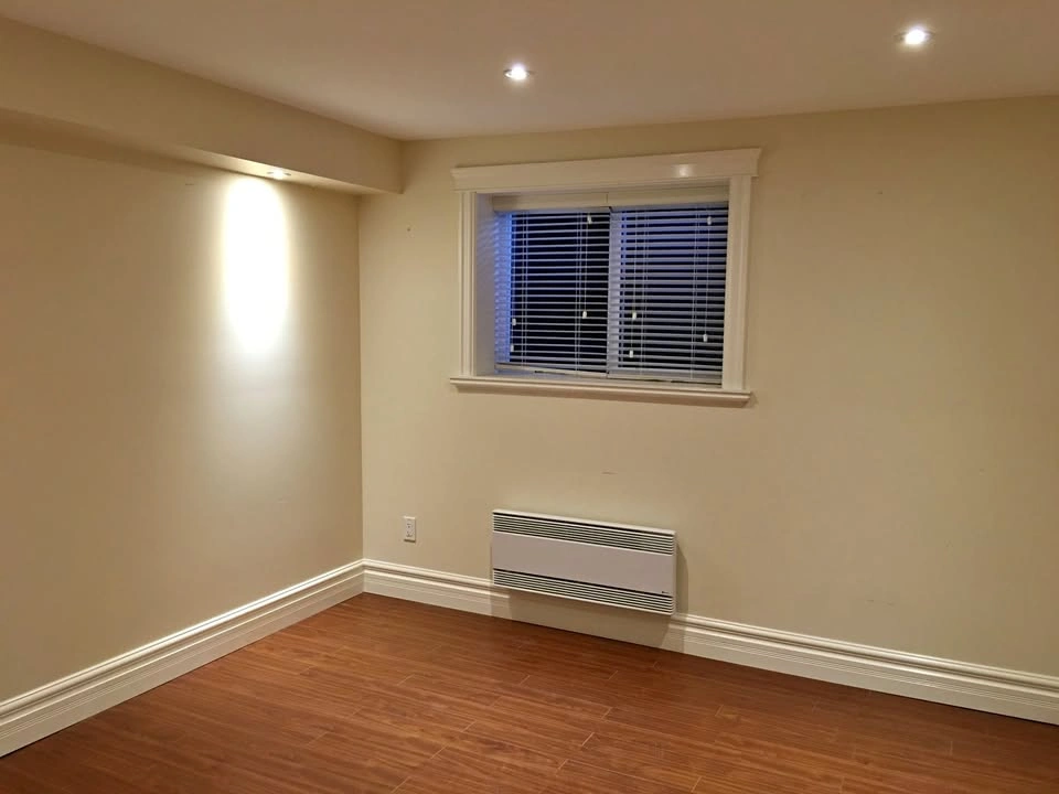 Private Bedroom in Modern Basement Suite - North Burnaby - photo 4
