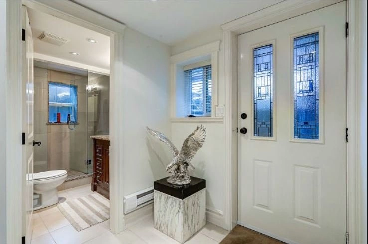 Private Bedroom in Modern Basement Suite - North Burnaby