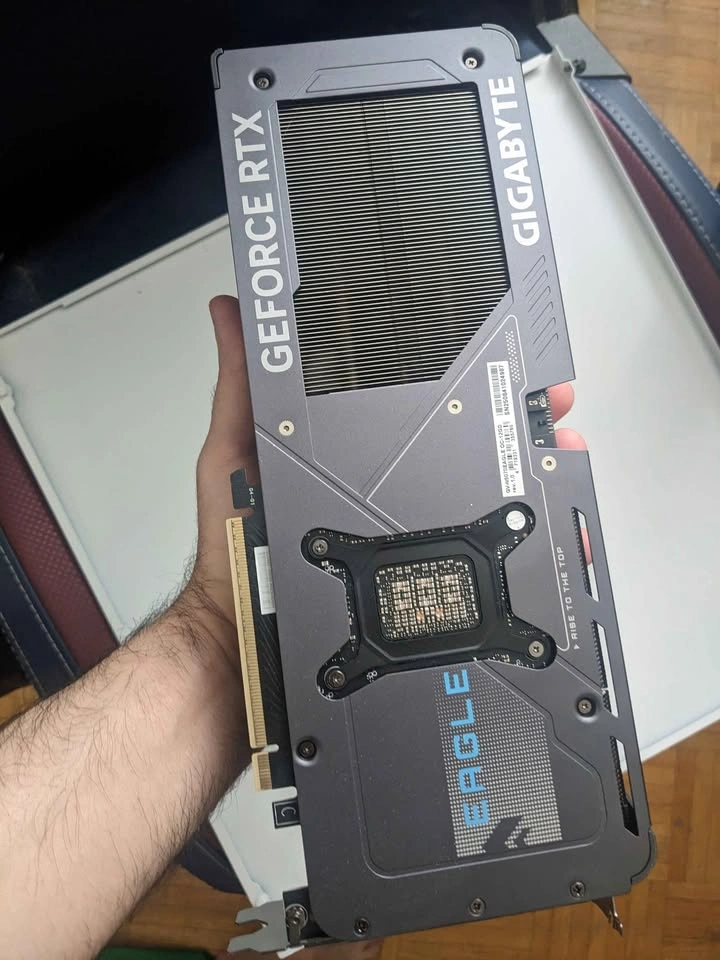 GIGABYTE Eagle RTX 5070 12GB VRAM GPU - photo 2