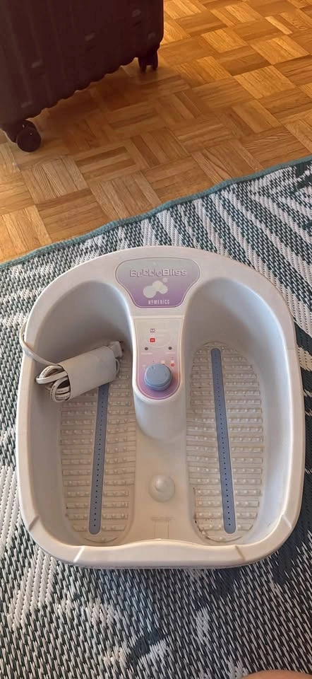 Foot spa and pedicure tub
