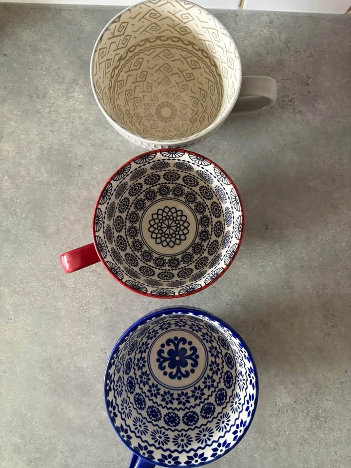 Set of 3 Embossed Ceramic Mugs - photo 2