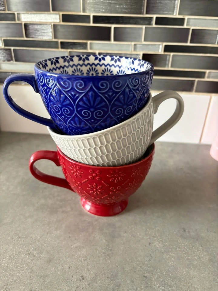 Set of 3 Embossed Ceramic Mugs - photo 3