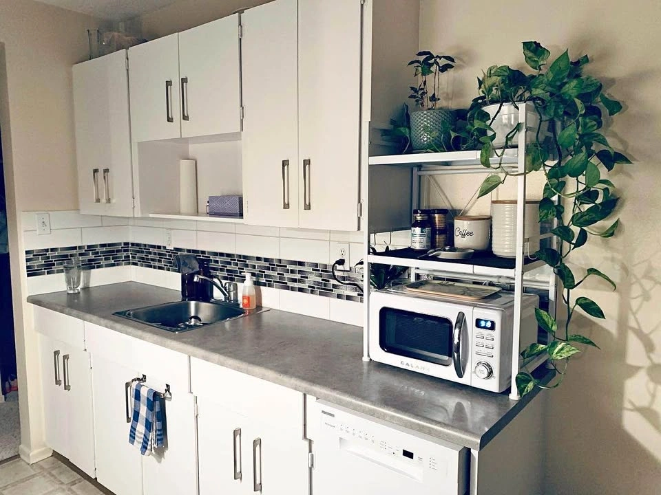 Galanz White Microwave Oven