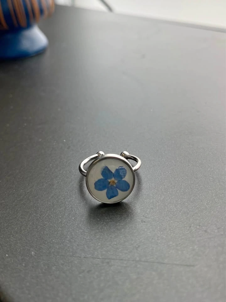 Size 7 Forget Me Not Pressed Flower Sterling Silver Ring