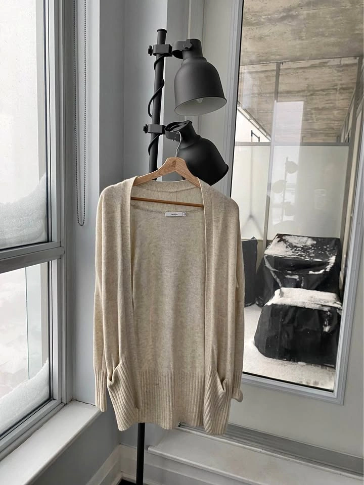 XS Aritzia Talula Cream Sweater