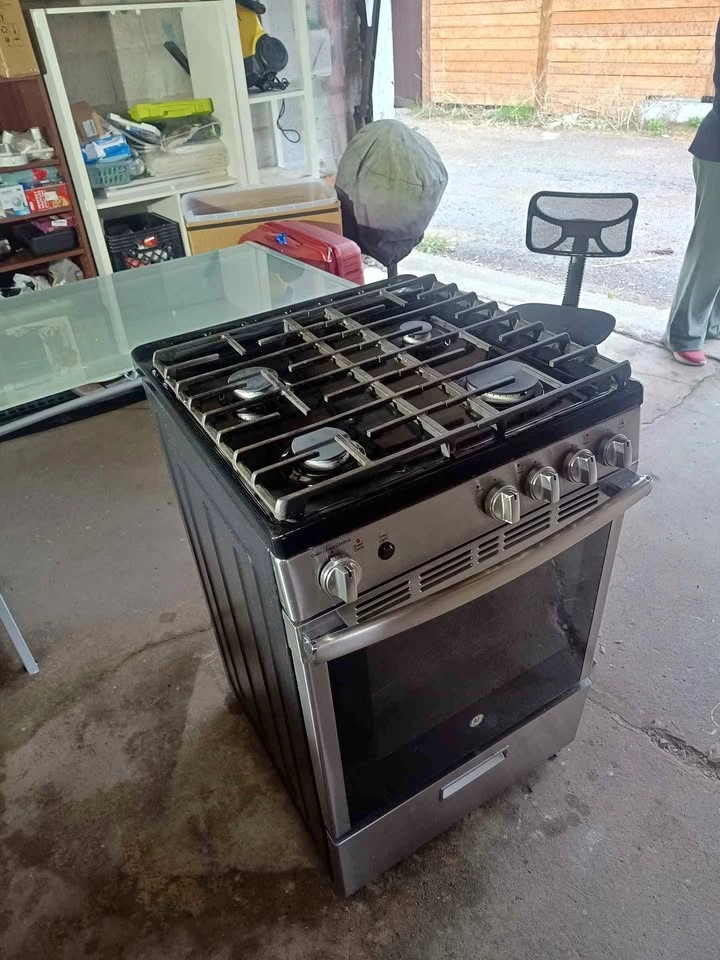 GE Gas Stove