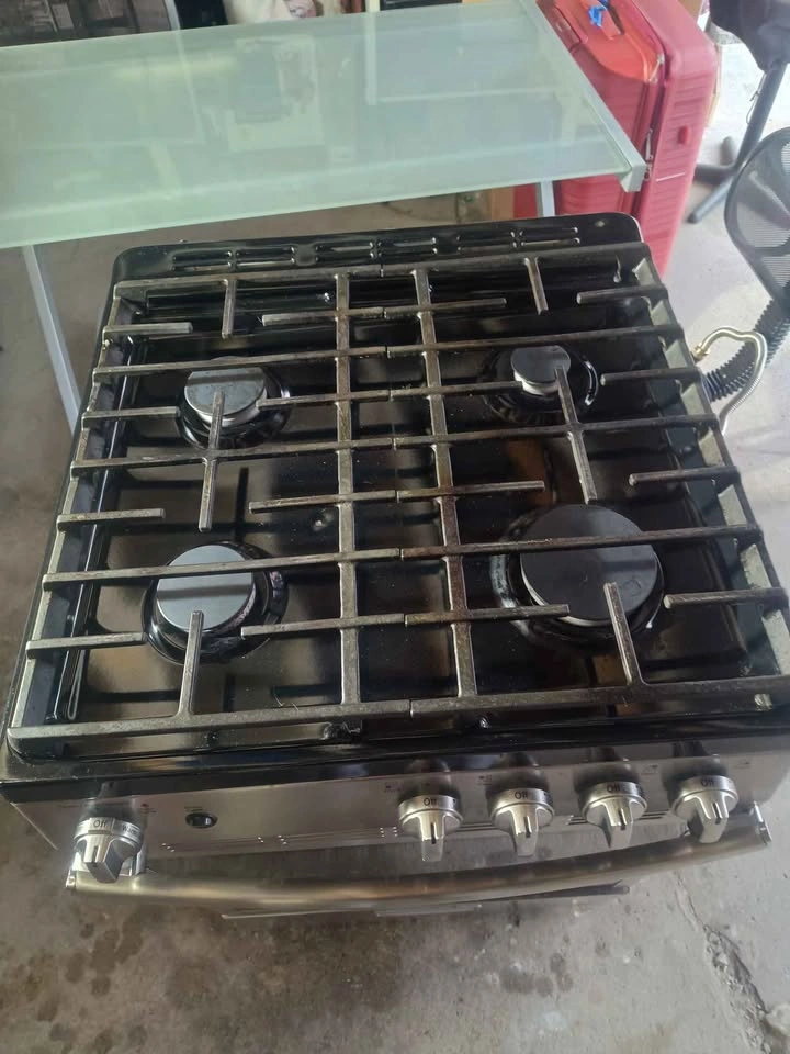 GE Gas Stove - photo 4