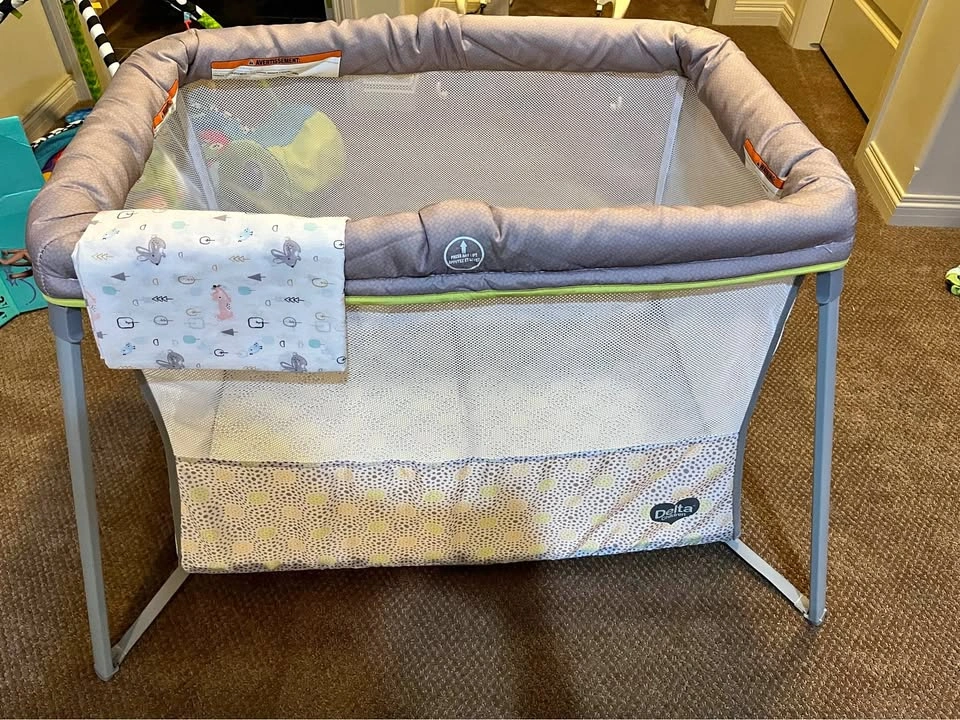 Delta Viaggi+ Playard and Bassinet