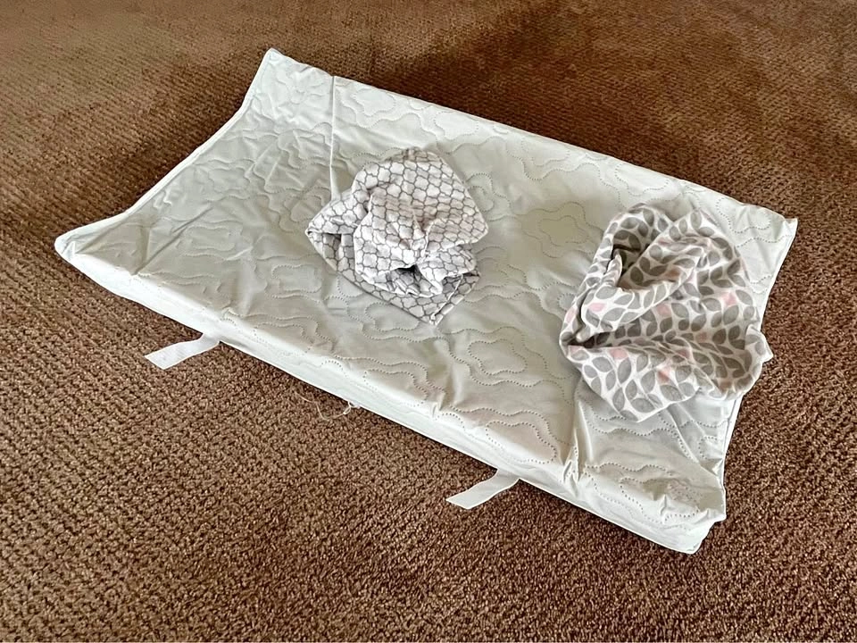 Change table pad and 2 sheets