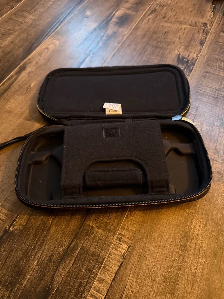 Nintendo Switch Animal Crossing Case - photo 3