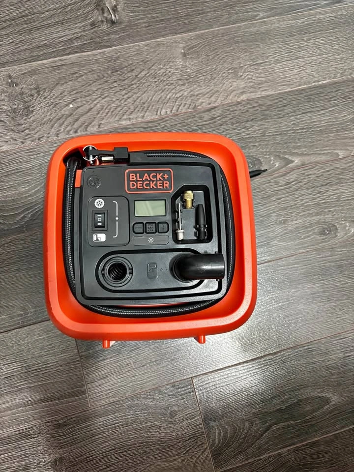 Black + Decker 12V DC Inflator