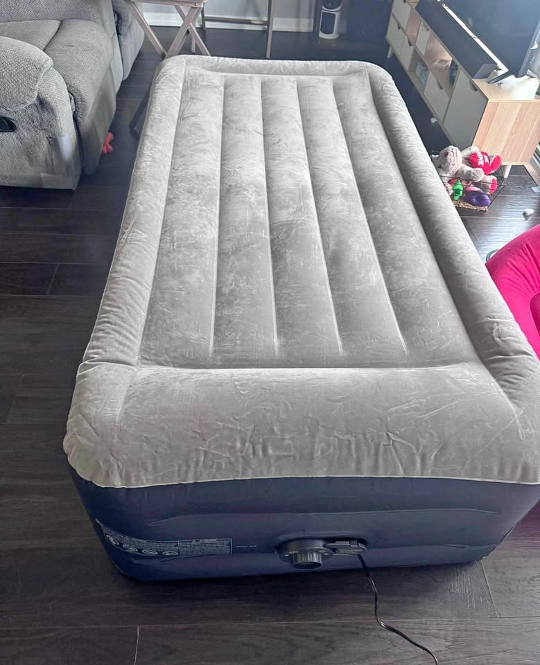 Intex Twin Comfort-Plush Airbed With Fiber-Tech