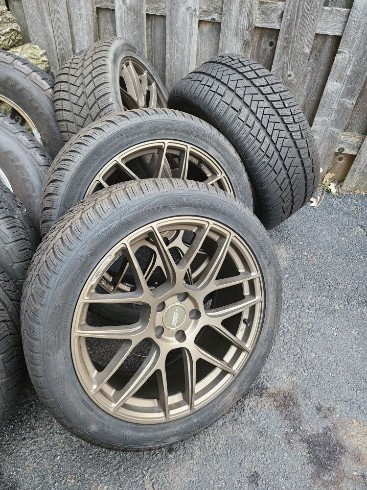 275/40R20 Snow Tires