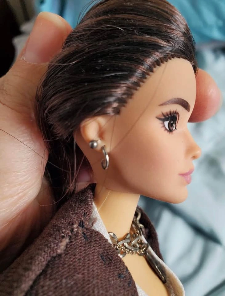 Barbie Doll with 39 Accessories - photo 2