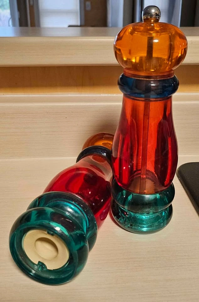 Vintage Olde Thompson Lucite Salt Shaker and Pepper Grinder - photo 3
