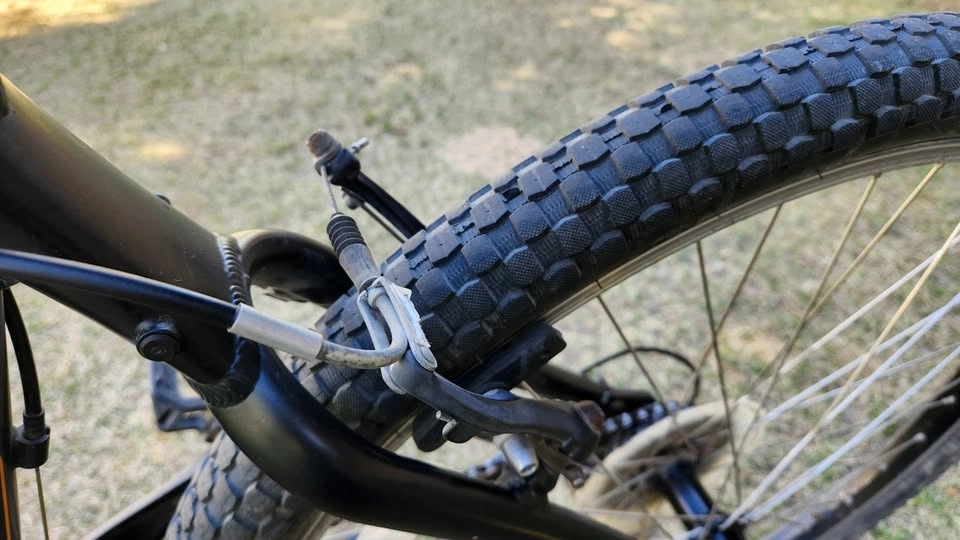Giant Boulder SE Mountain Bike, Front Suspension - photo 5