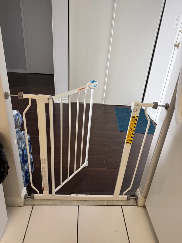 Regalo Extra Wide Baby Gate - photo 2