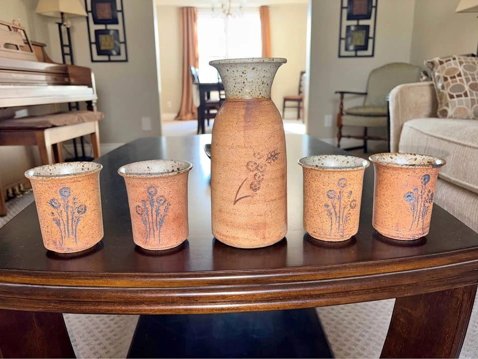 Pottery small pitcher, pitcher set