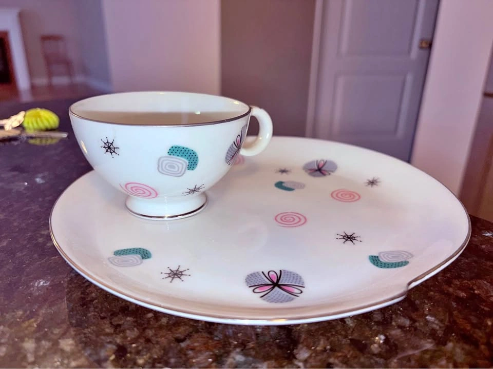 Retro Mid Century Snack Set Cup and Plate (4)
