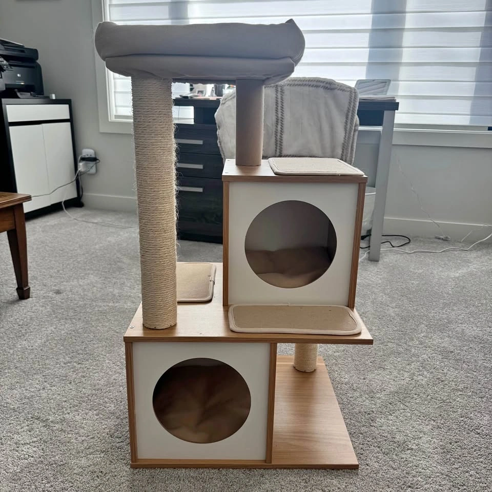 Modern Cat Tree – Great Condition