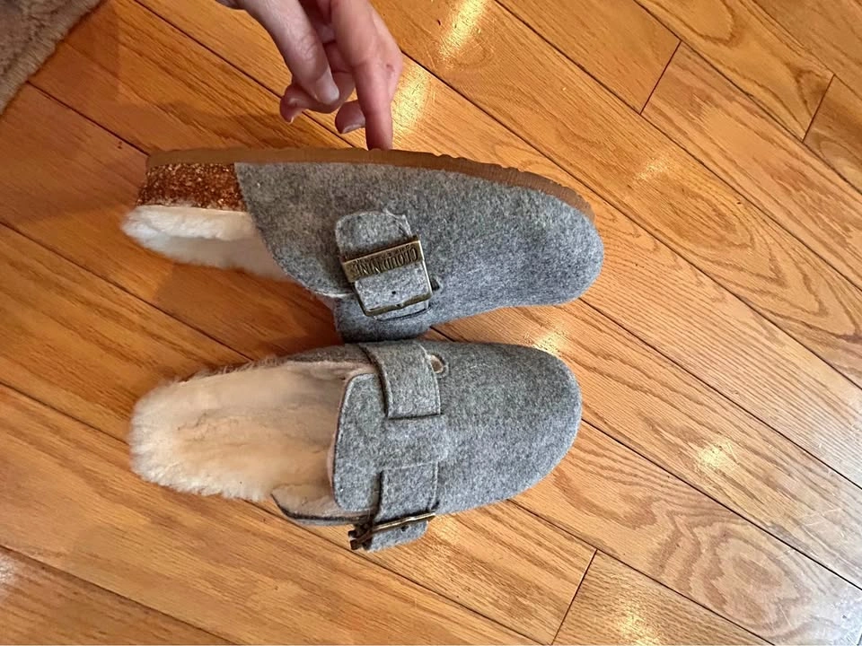 Brand new Cloud nine 100% Genuine Sheepskin Women's Slippers Siz