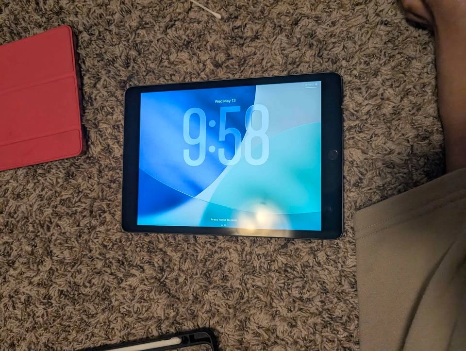 iPad 9th Generation with Accessories - photo 3