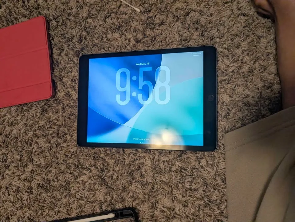 iPad 9th Generation with Accessories - photo 3