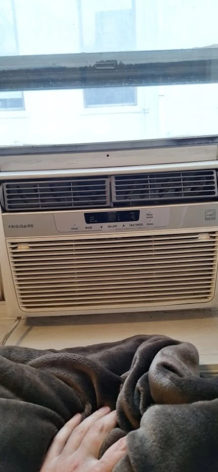 Whole Apartment AC Bundle: Friedrich 8k BTU + Frigidaire 6k BTU - photo 2