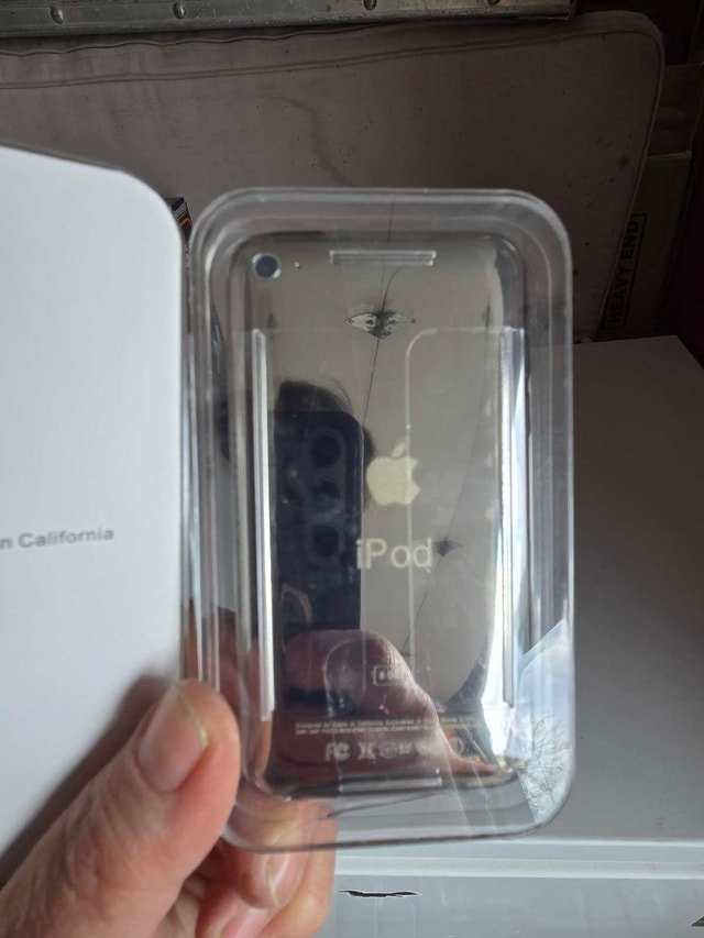 4th Generation iPod Touch - photo 2