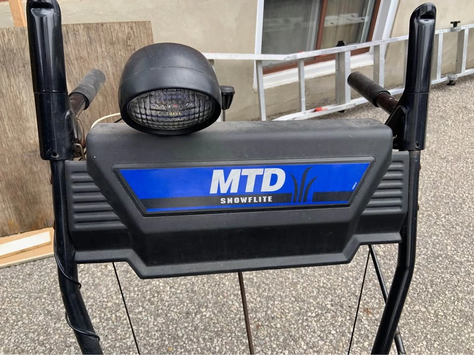 MTD Snowflite Snow Blower – 10.5 HP / 29” - photo 4