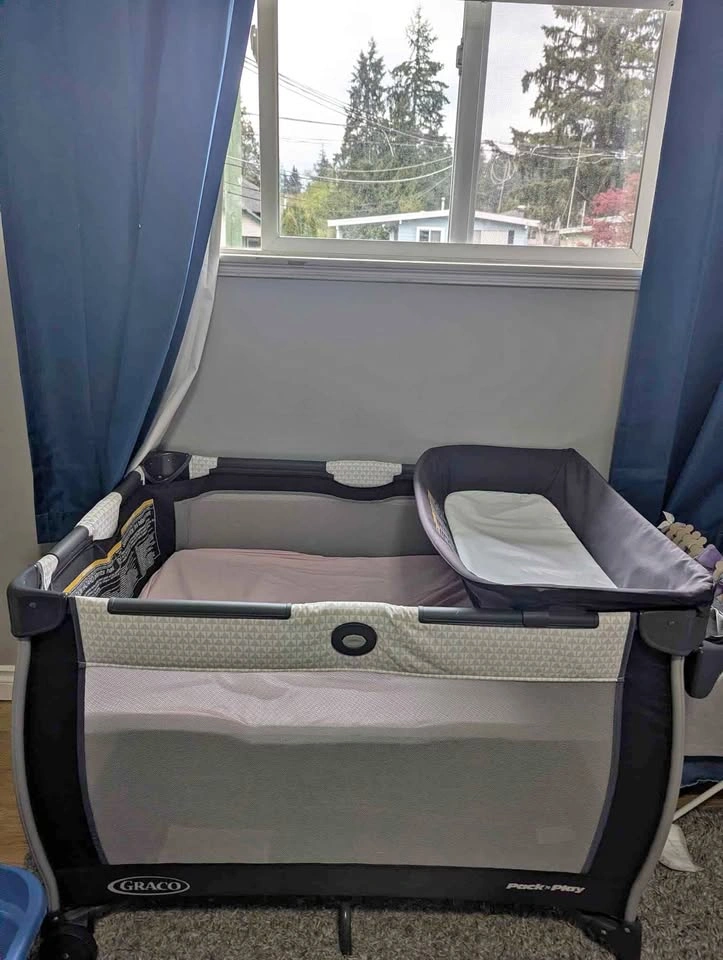 Graco Pack ’n Play Playard with Bassinet/Changer