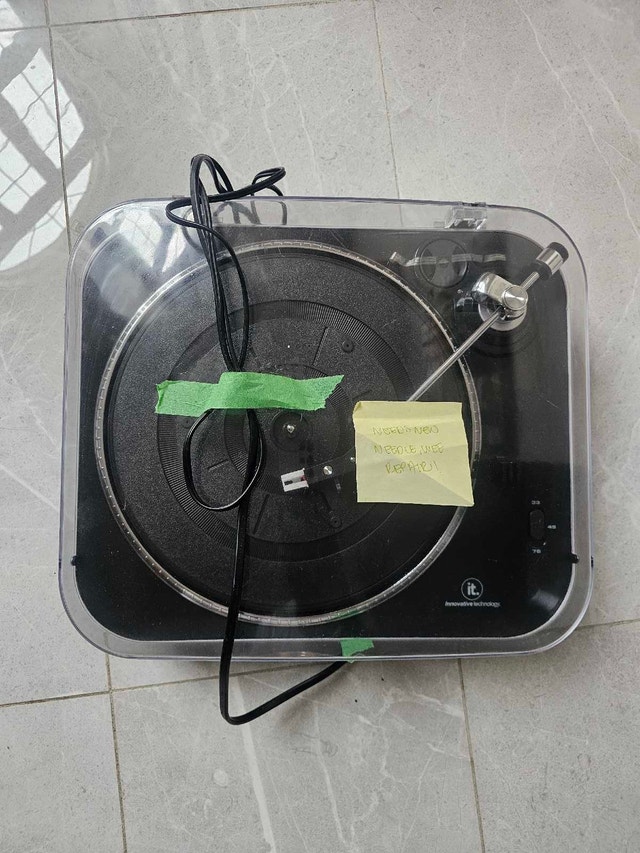 Vinyl Turntable - Innovative Technology