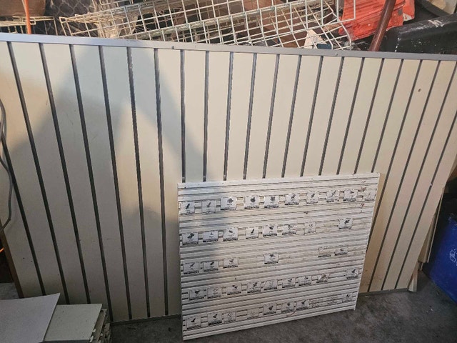 Metal Reinforced Slat Walls for Display/Storage