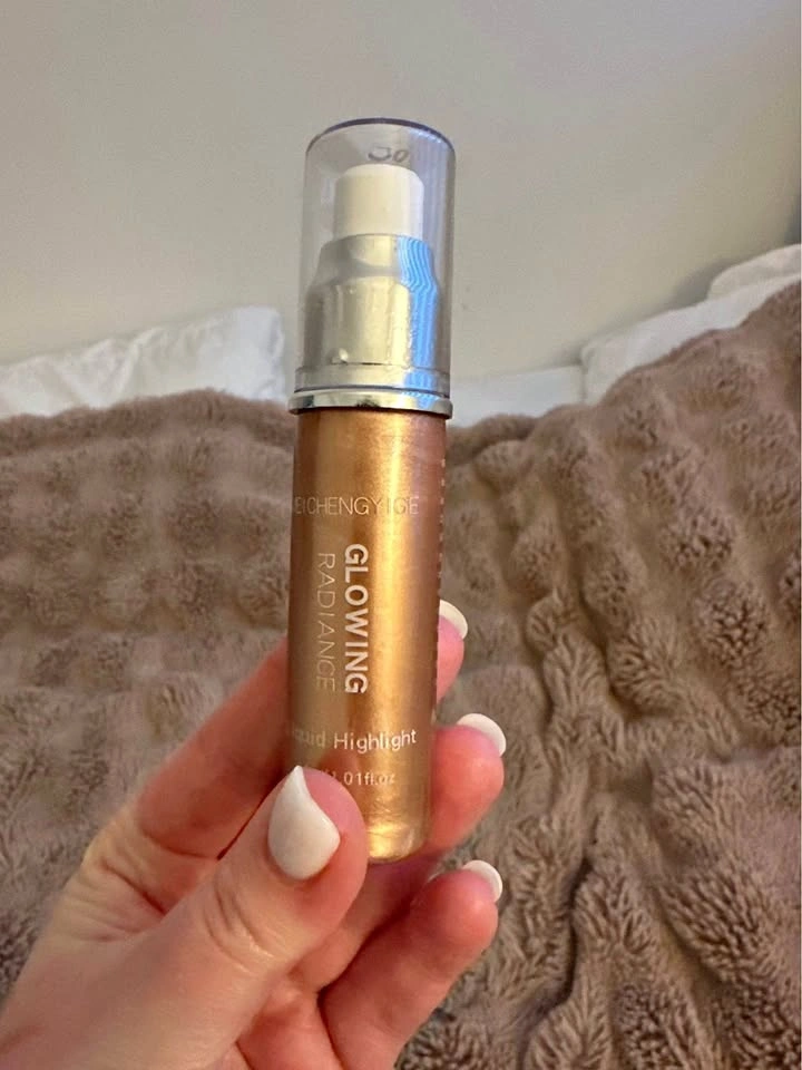Body and face liquid highlighter