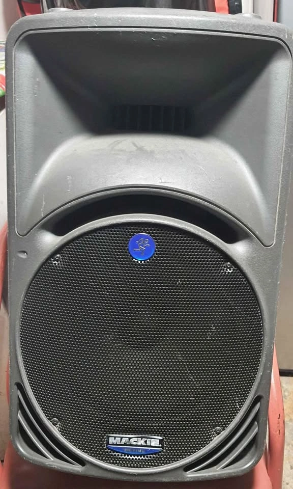 2x Mackie SRM450 Active Speakers