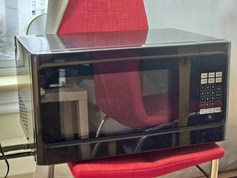 Microwave [Must go] Essential Everyday 1.1 cu ft