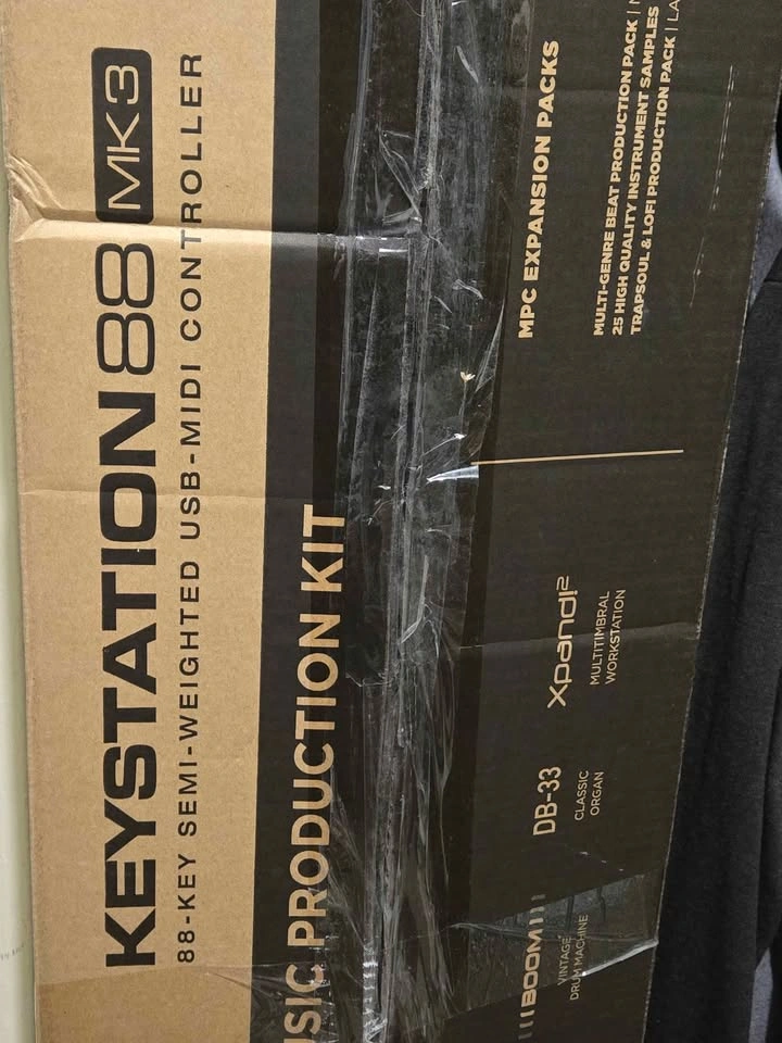 Keystation 88 MK3 88-Key Semi-Weighted USB/Midi Keyboard - photo 2