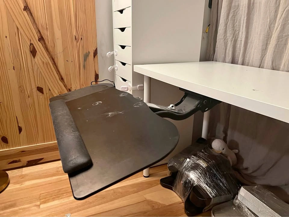 Under desk keyboard tray