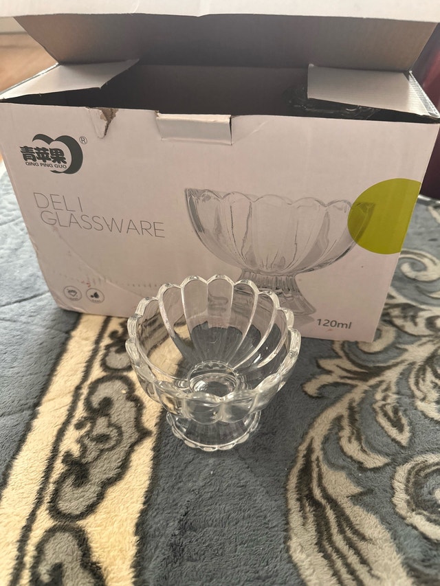 Set of 4 glass dessert/serving bowls with original box. - photo 2