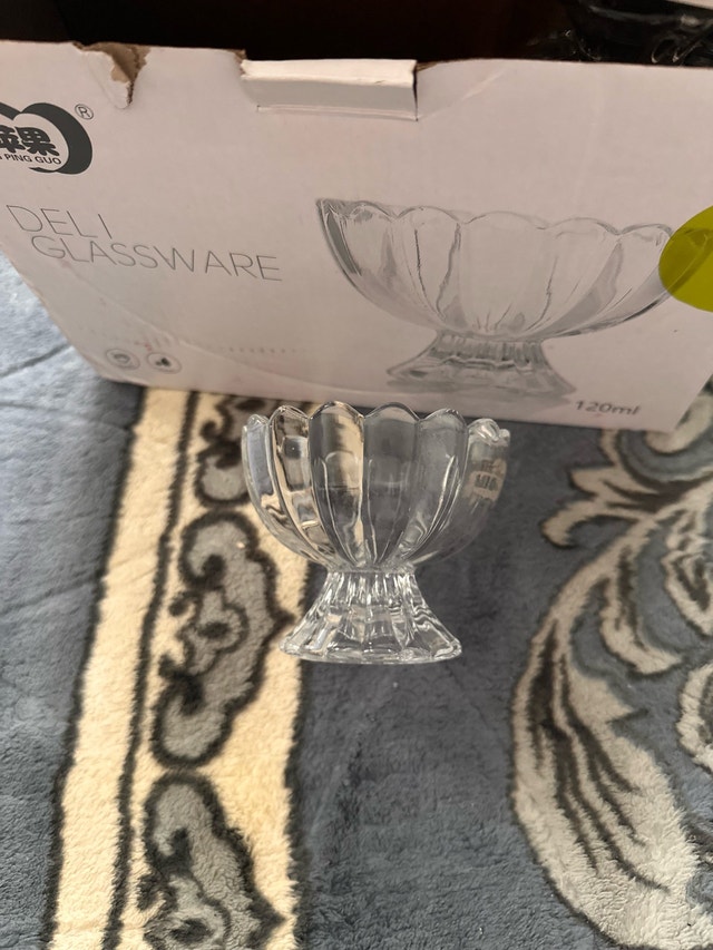 Set of 4 glass dessert/serving bowls with original box. - photo 3
