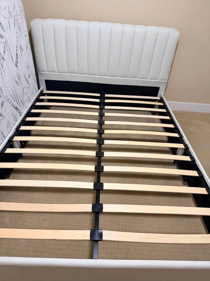 Queen size bed - photo 2