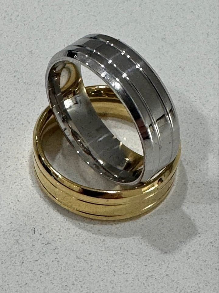 WEDDING RINGS for couple $25 for 2 rings Available sizes: 6, 7,