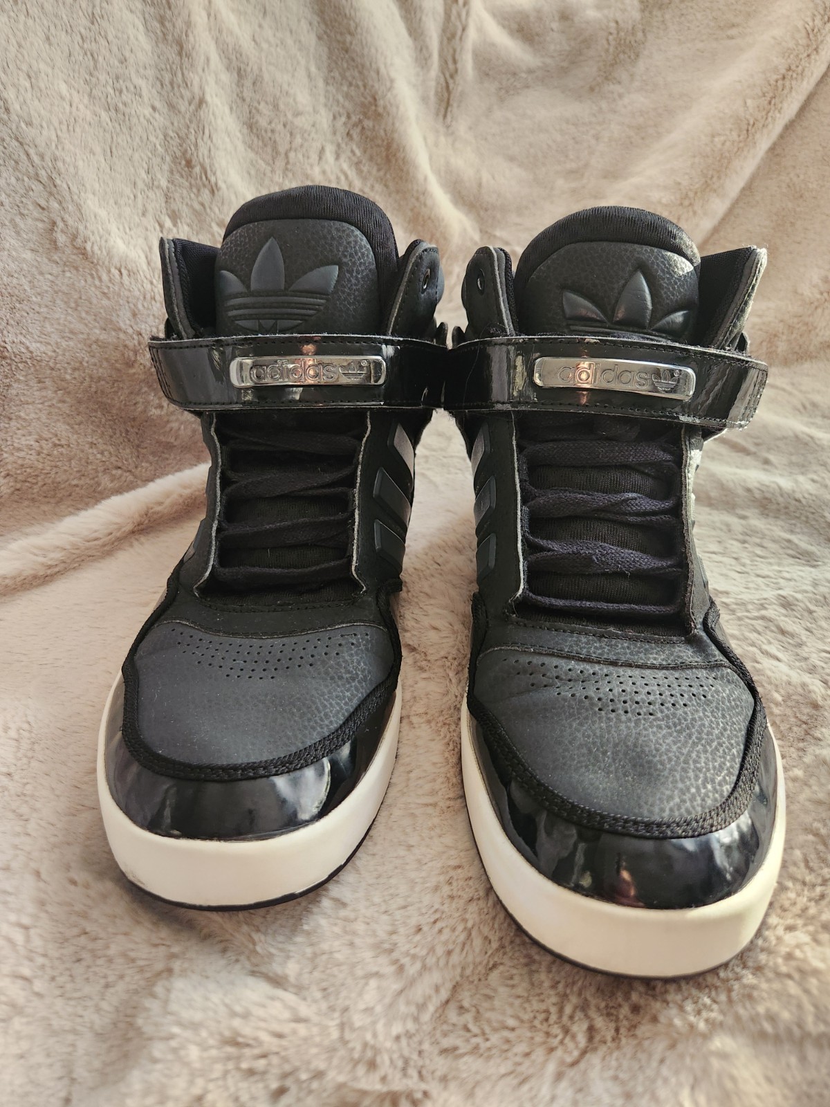 Adidas AR 2.0 Black Basketball Shoes Size 10 - photo 2
