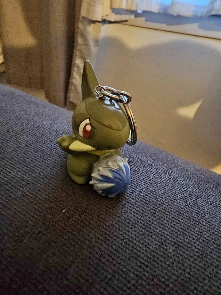 Axew, Fraxure, Haxorus Pokemon Finger Puppet Keychain Set