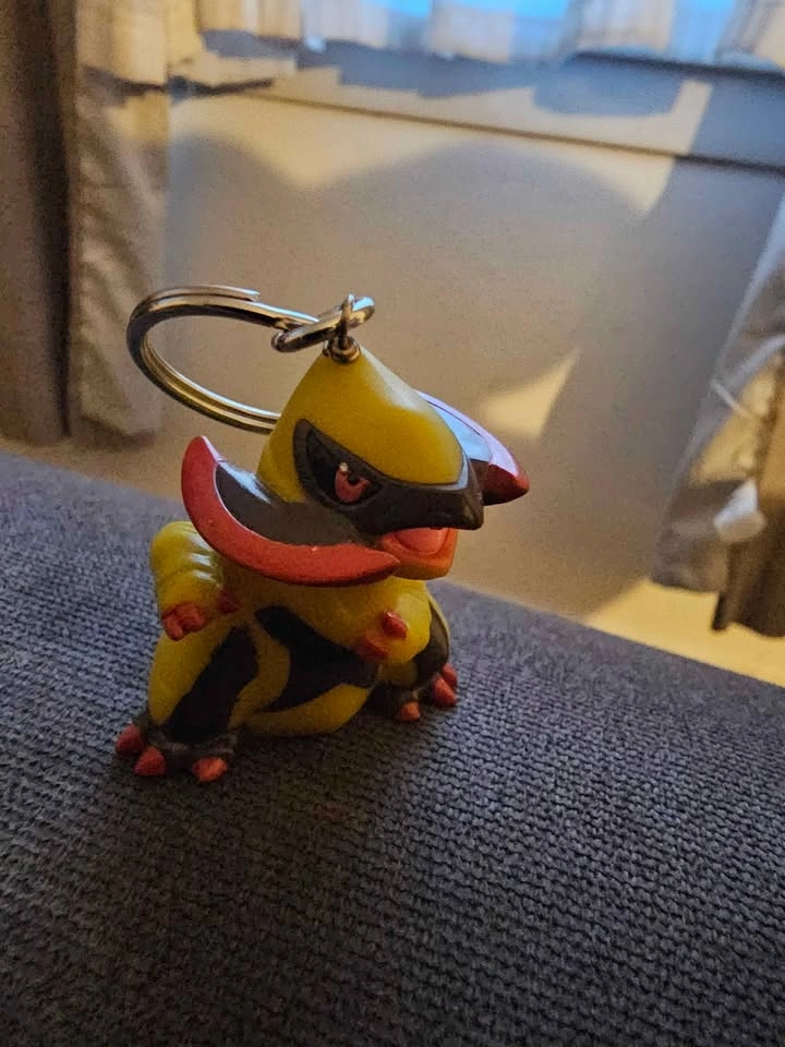 Axew, Fraxure, Haxorus Pokemon Finger Puppet Keychain Set - photo 3