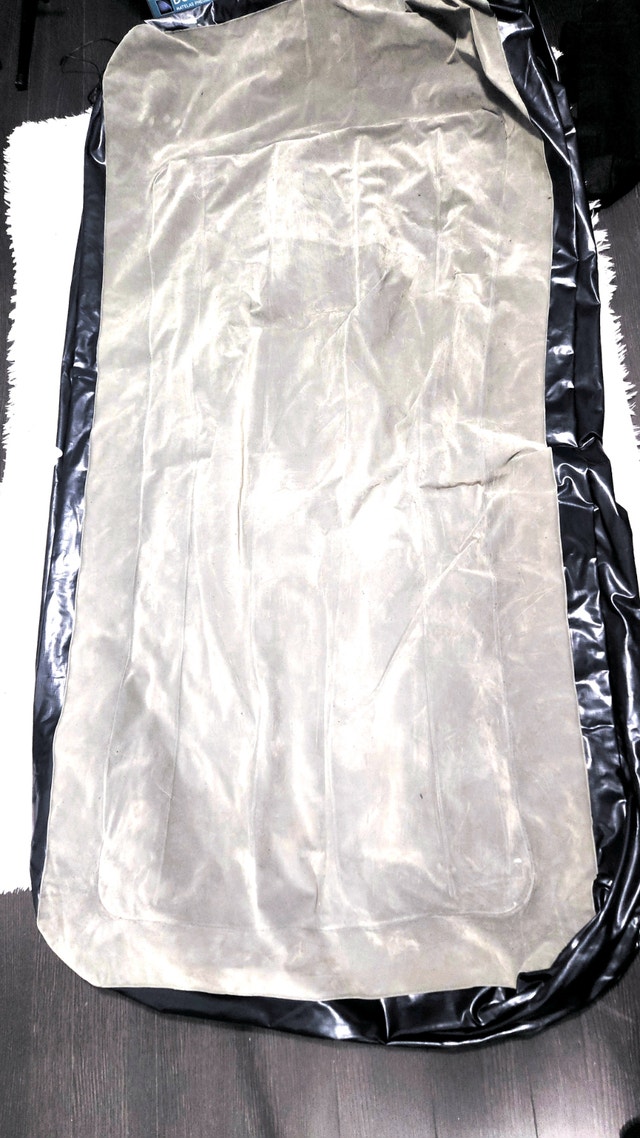 Single/Twin Air Mattress w/ Built-In Pump - photo 2