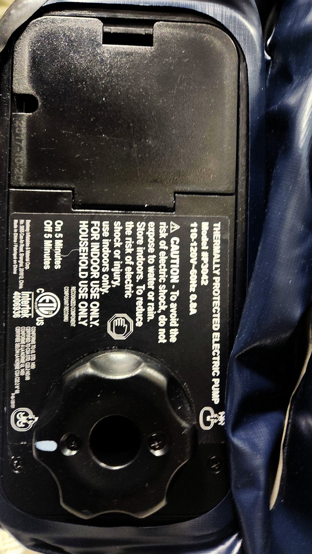 Single/Twin Air Mattress w/ Built-In Pump - photo 4