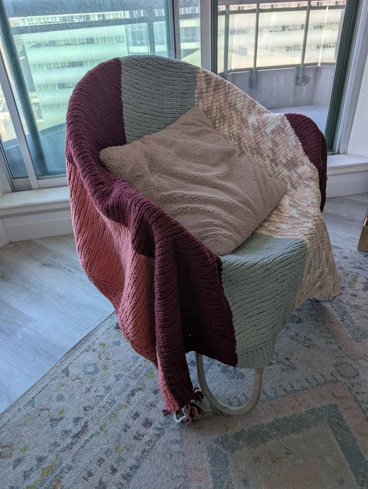 Papasan Chair & Blanket - Moving Sale - photo 4